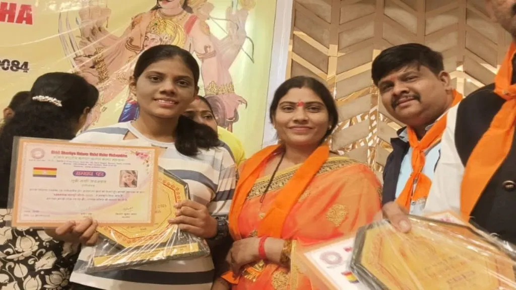 दिल्ली में छत्तीसगढ़ की साक्षी जायसवाल हुई सम्मानित