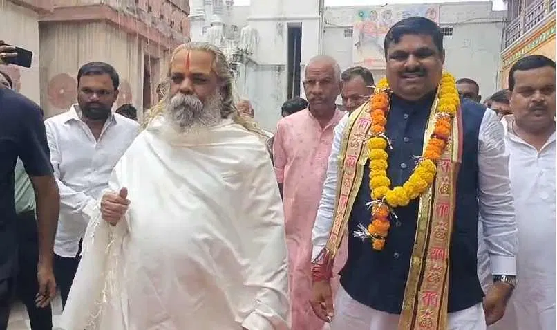 शिक्षा मंत्री यादव ने पूजा के साथ कार्यभार संभाला