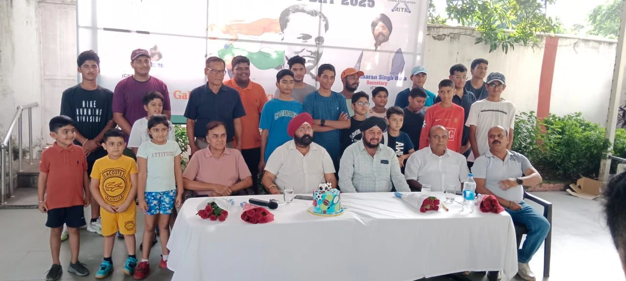 नेशनल स्पोर्ट्स डे पर खिलाड़ियों संग गुरुचरण सिंह होरा