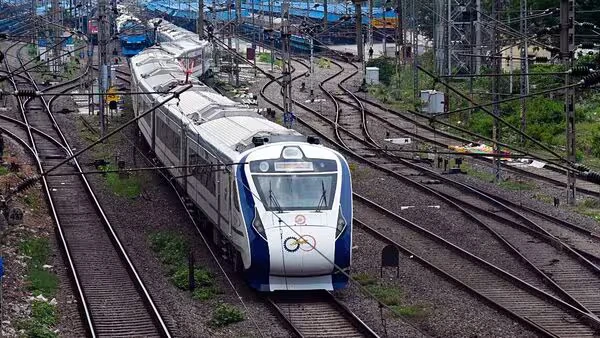 युवक झुलसा रेलवे डिपो में, सुरक्षा इंचार्ज FIR