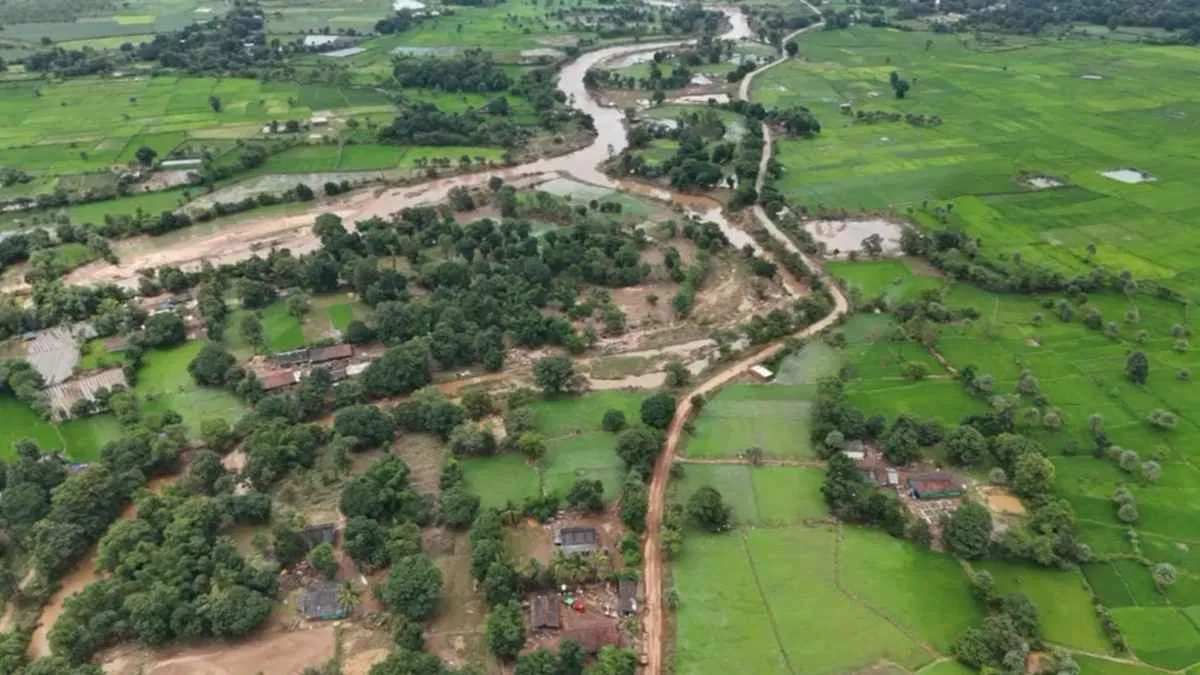 बस्तर मांदर गांव में बाढ़, प्रशासन ने पलायन शुरू