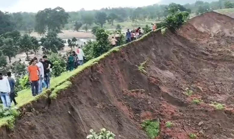 अचानक डैम टूटा, दो मौतें, चार लोग लापता