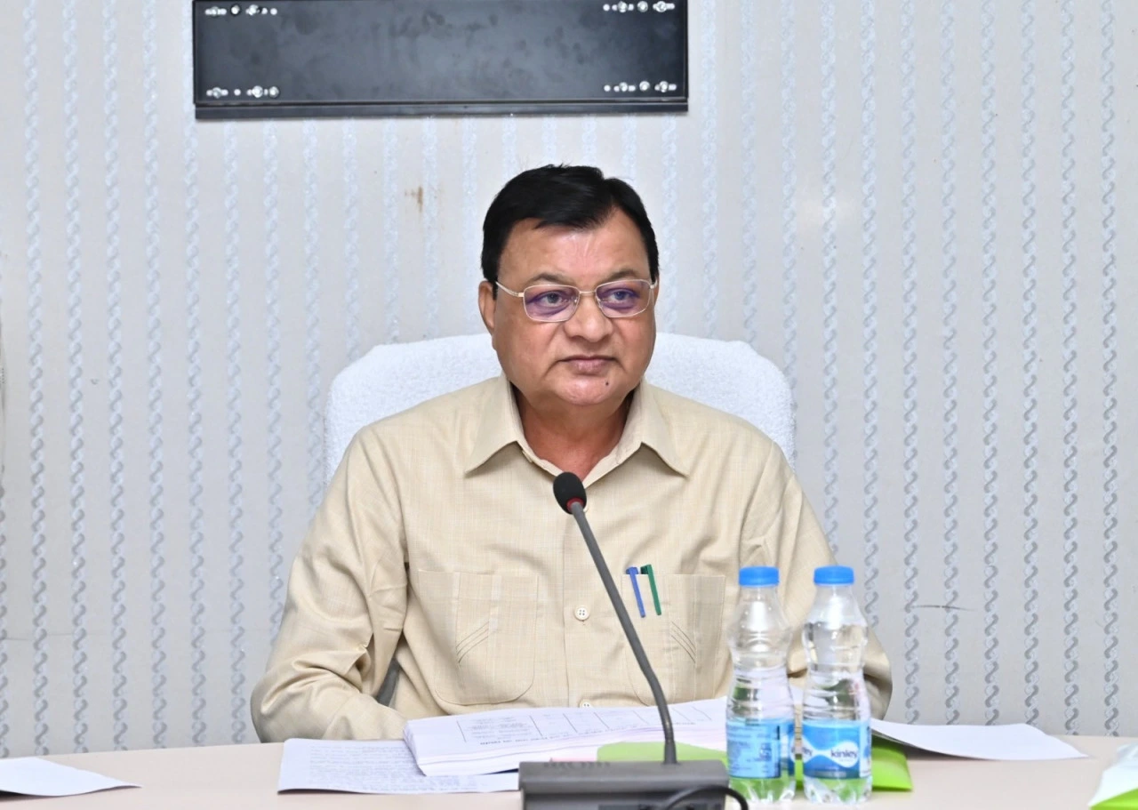 रायपुर कारखानों में श्रमिक स्वास्थ्य जाँच में कड़ी कार्रवाई