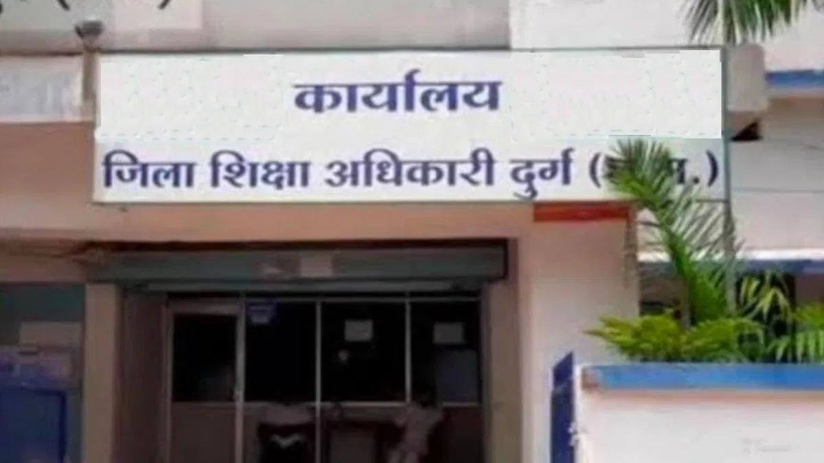 हर्बल गुरुओं पर डीईओ की सख्त कार्रवाई, निलंबन प्रस्ताव