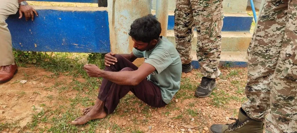 कलह में बेटे ने मां को कुल्हाड़ी मारा