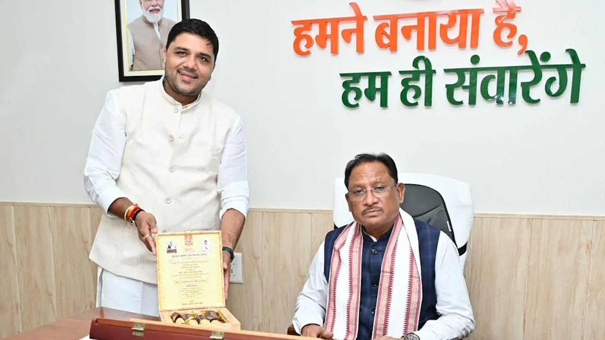 भाजपा नेता अतुल पर्वत ने मुख्यमंत्री साय को दिया