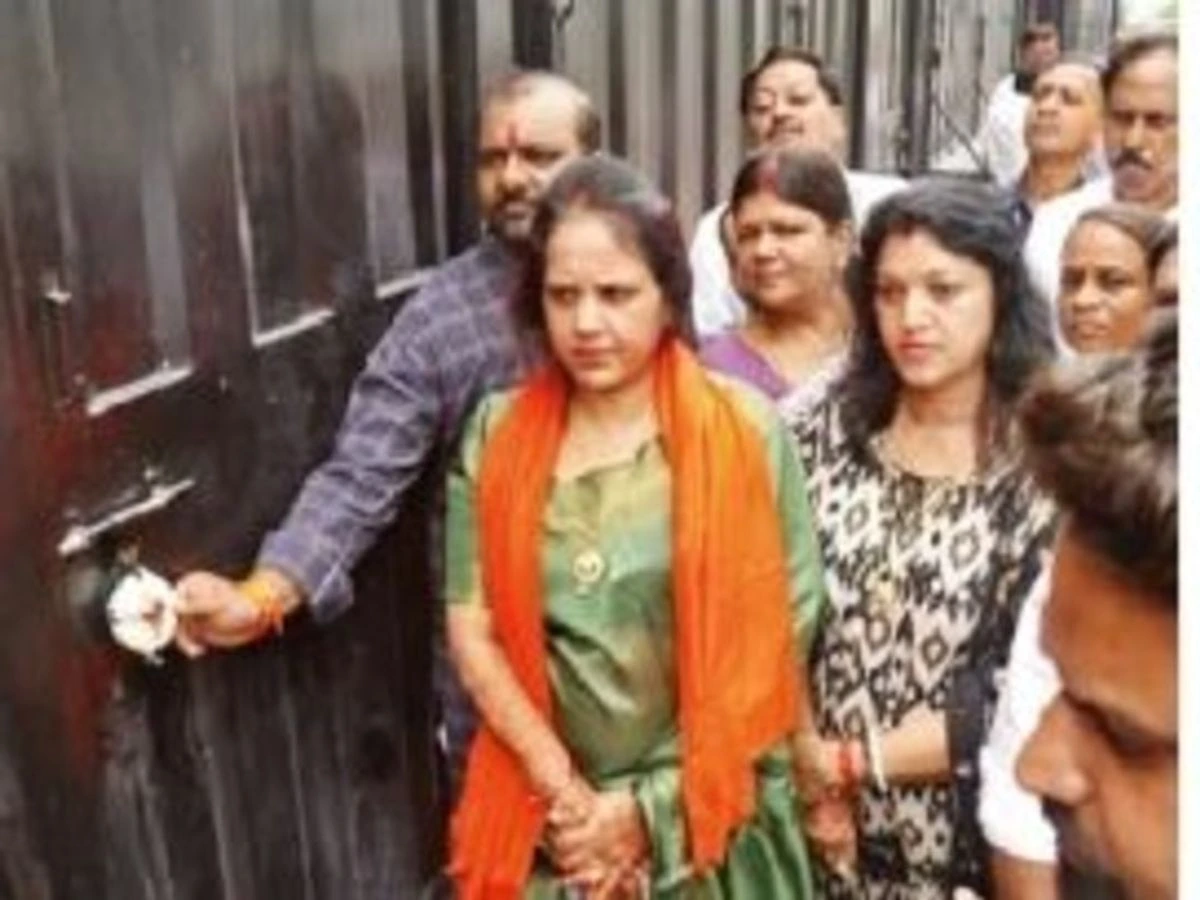 अवैध चौपाटी पर महापौर मीनल का सख्त रुख