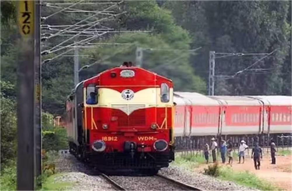 हरियाणा-पंजाब में बाढ़ के चलते 10 ट्रेनों का रद्द