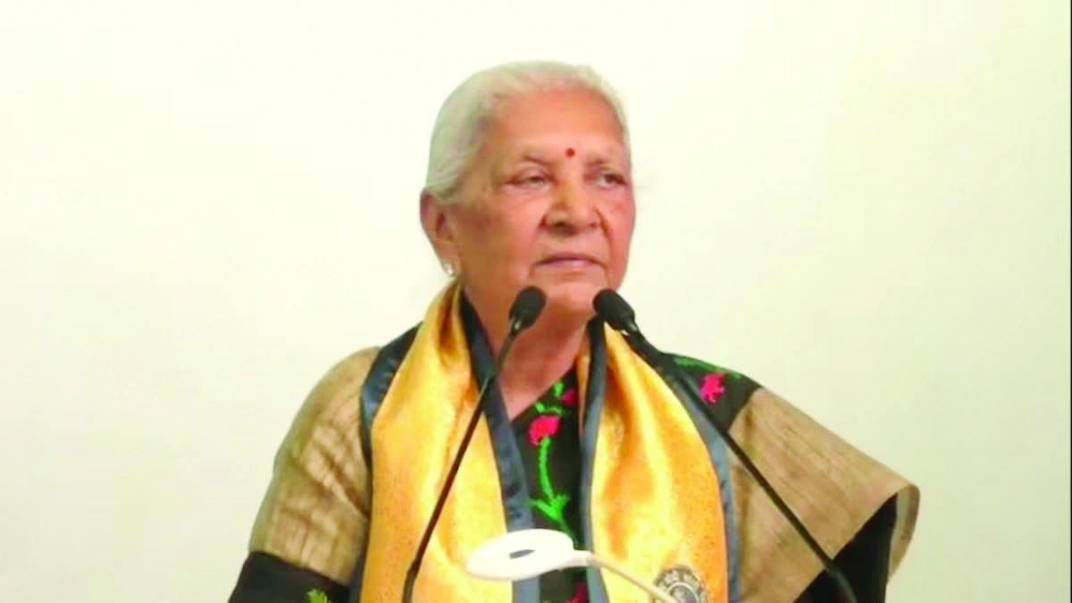 राज्यपाल आनंदीबेन पटेल ने दी बेटियों को नसीहत