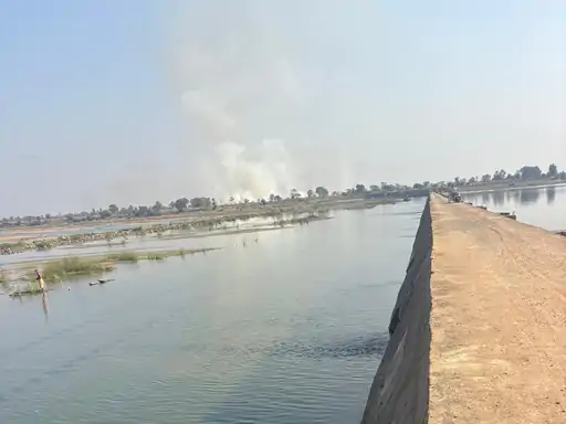 हरदी एनीकट के गेट तोड़कर खोले गए
