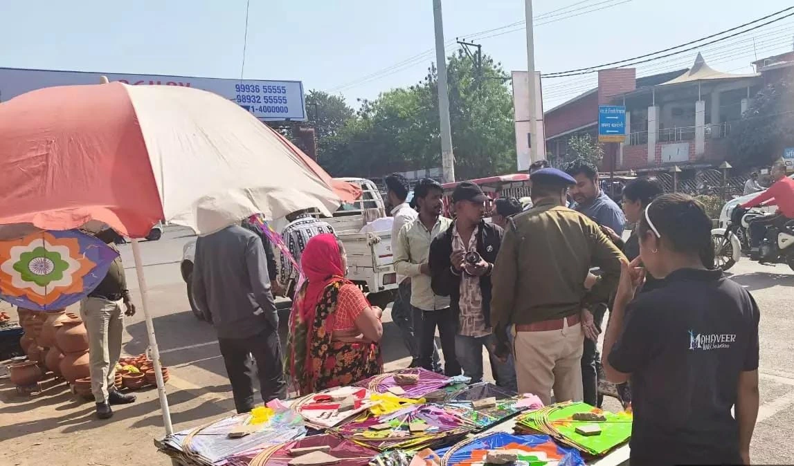 चाइनीज मांझा बेचने वाले दुकानदारों पर सख्ती