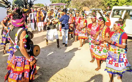 बस्तर पंडुम आदिवासी संस्कृति का गौरव, प्रकृति से जोड़ती
