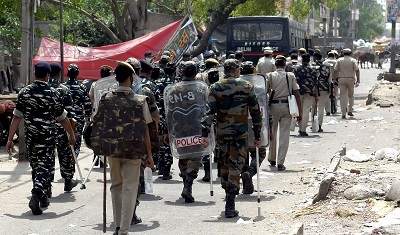 दुतकैयां गांव में हिंसा, 6 पुलिसकर्मी घायल