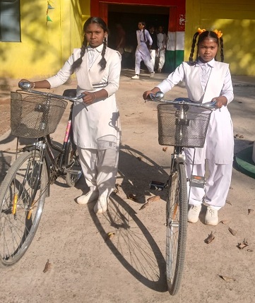 छात्राओं को मिली निःशुल्क सायकल