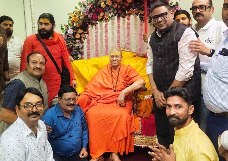महामंडलेश्वर से प्रतिनिधिमंडल की भेंट