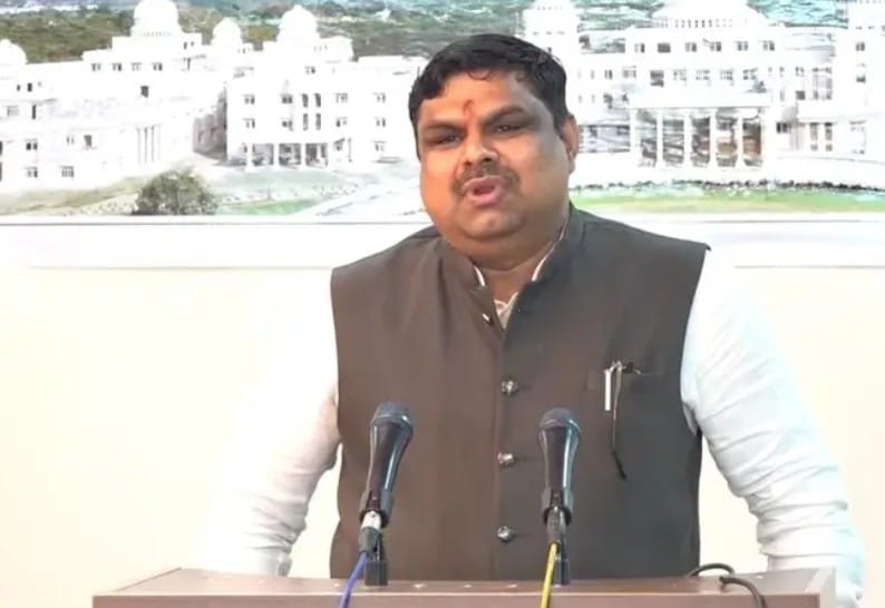 सदन में शिक्षा मंत्री ने दिए जवाब