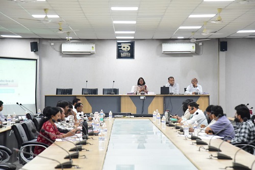 कलेक्टर ने साप्ताहिक समय-सीमा की बैठक ली