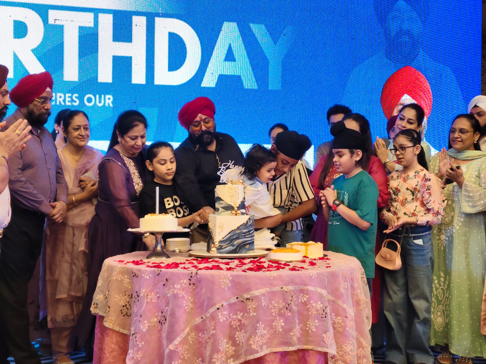होरा का 65वां जन्मदिन धूमधाम से