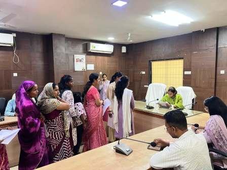 कलेक्टर ममगाईं ने सुनीं 82 जनसमस्याएं