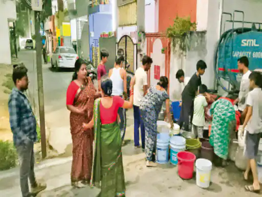 डंगनिया टंकी फेल, लाखों लीटर पानी बर्बाद