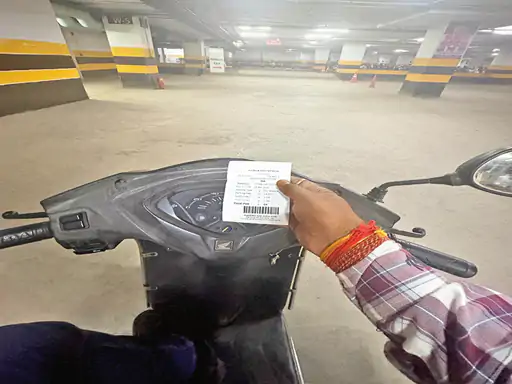 मॉल पार्किंग शुल्क अवैध, फोरम का फैसला
