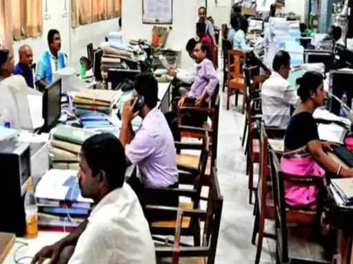 सरकारी कर्मचारियों पर सख्ती, अनुमति अनिवार्य