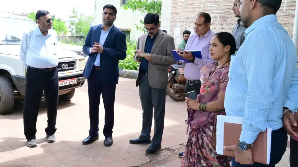 राजनांदगांव : कलेक्टर ने सामुदायिक स्वास्थ्य केंद्र सोमनी का किया निरीक्षण