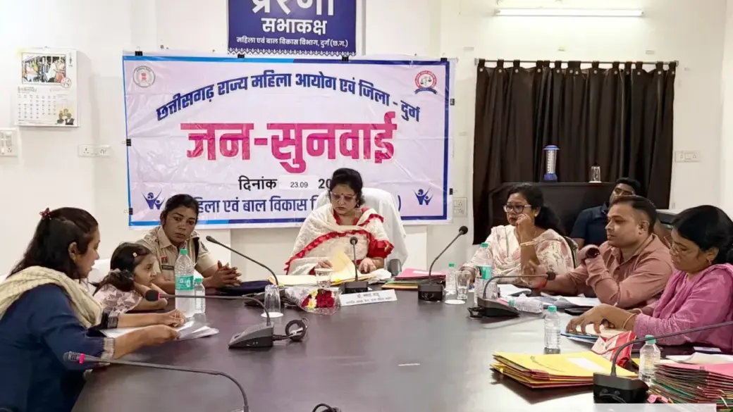 राज्य महिला आयोग की अध्यक्ष डॉ. ममता साहू ने दुर्ग में की महिला उत्पीड़न से जुड़े प्रकरणों की जनसुनवाई