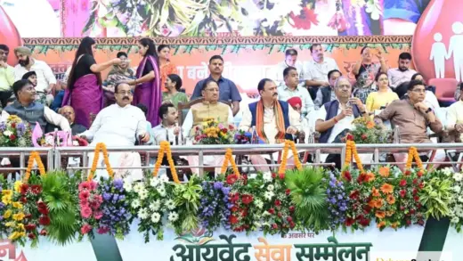 सेवा संकल्प अभियान के तहत आयुर्वेद सेवा सम्मेलन, रक्तदान