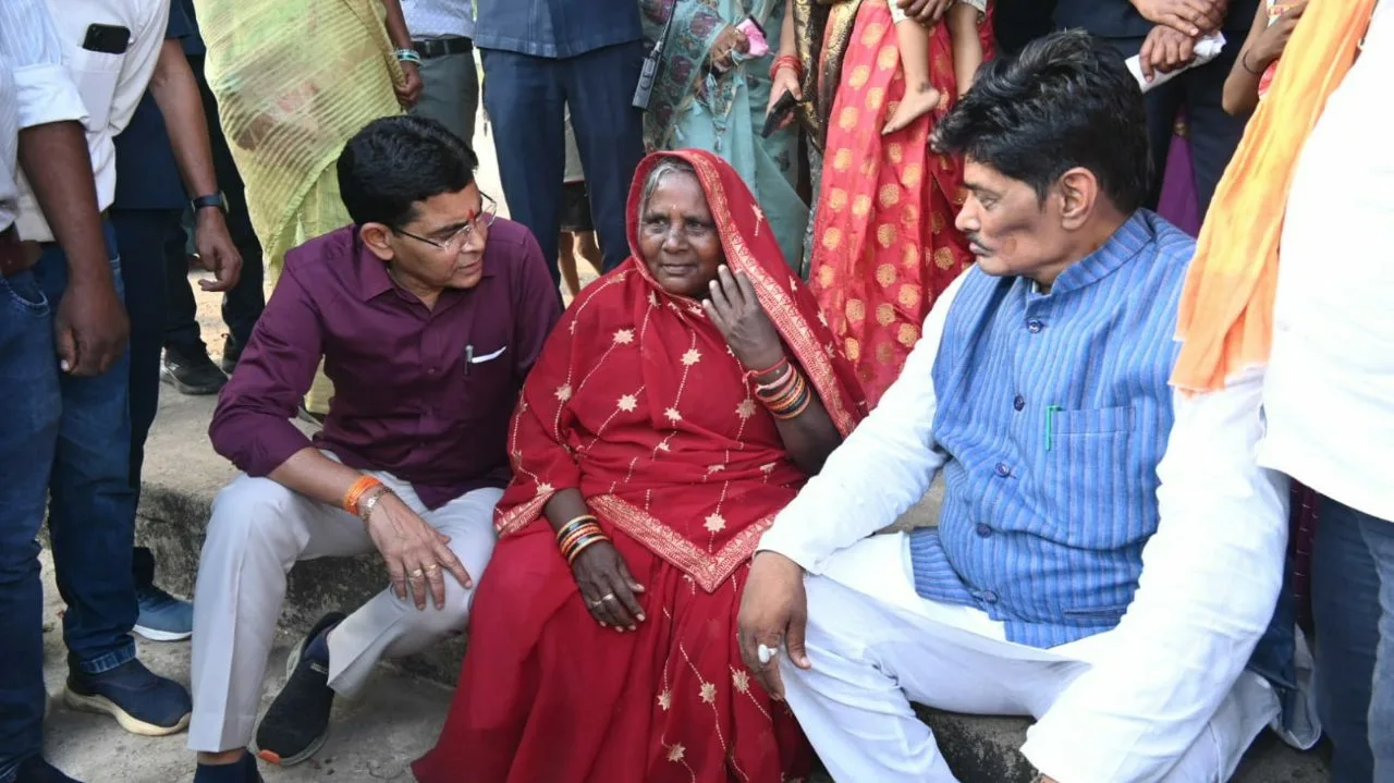 रायपुर जिला पंचायत अध्यक्ष नवीन अग्रवाल की जनचौपाल से सुलझ रही जनसमस्याएं मंत्रियों ने सराहा विकास का मॉडल