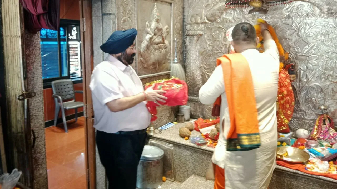 रायपुर में मां महाकाली के दरबार पहुंचे ग्रैंड ग्रुप के चेयरमैन गुरुचरण सिंह होरा मांगी खुशहाली